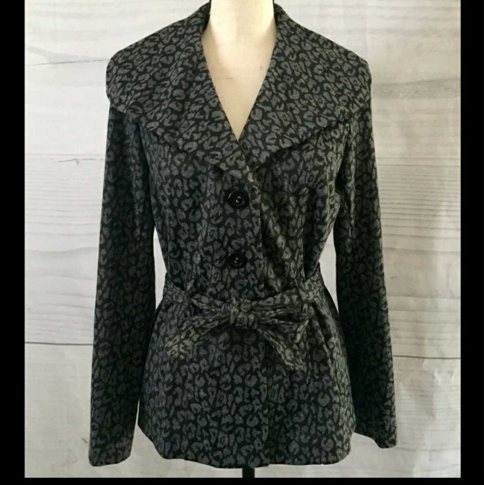 New with tags leopard Jacket with removable tie